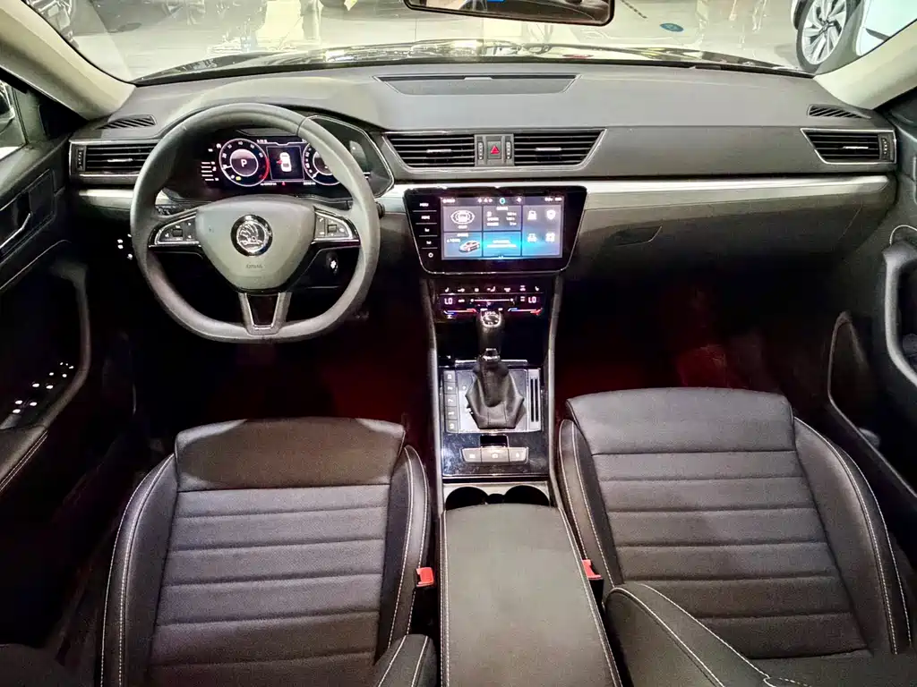 Skoda Superb — миниатюра 6