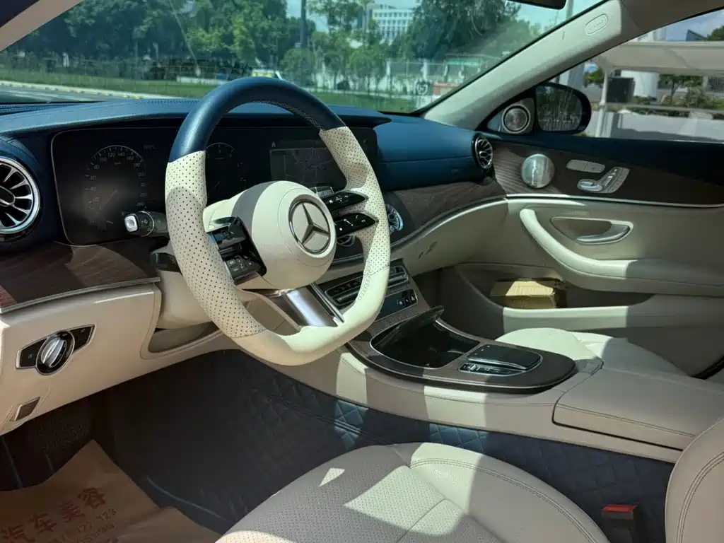Mercedes-Benz E-Class — миниатюра 4
