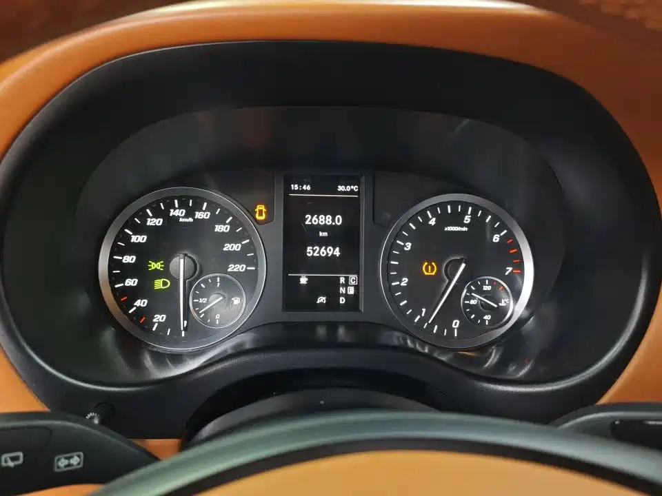 Mercedes-Benz Vito 2023 2.0T Elite 7 мест