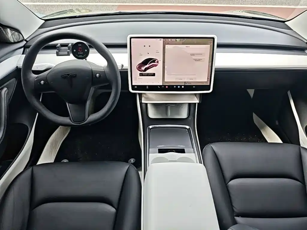 Tesla Model 3 — миниатюра 10