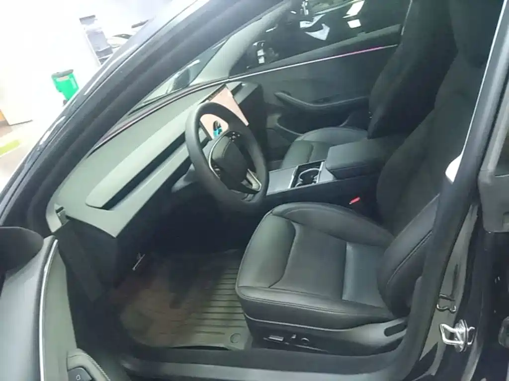 Tesla Model 3 — миниатюра 16