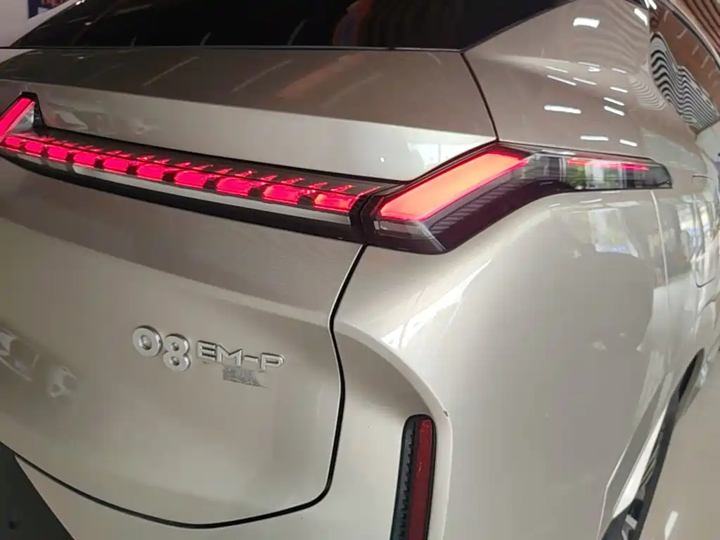 Lynk & Co 08 EM-P 2023 245km Halo