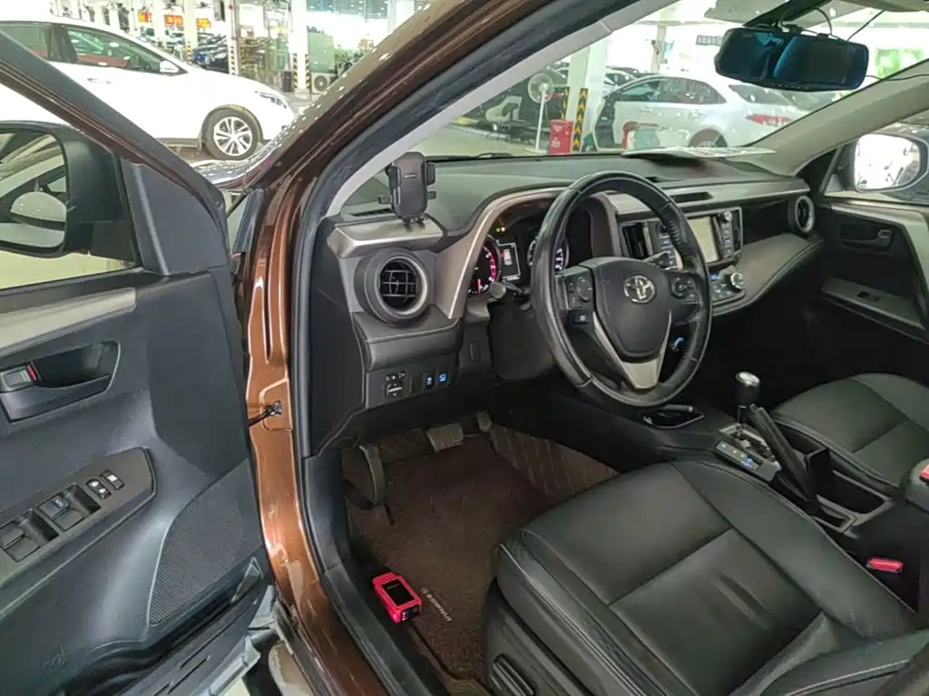 Toyota RAV4 — миниатюра 16