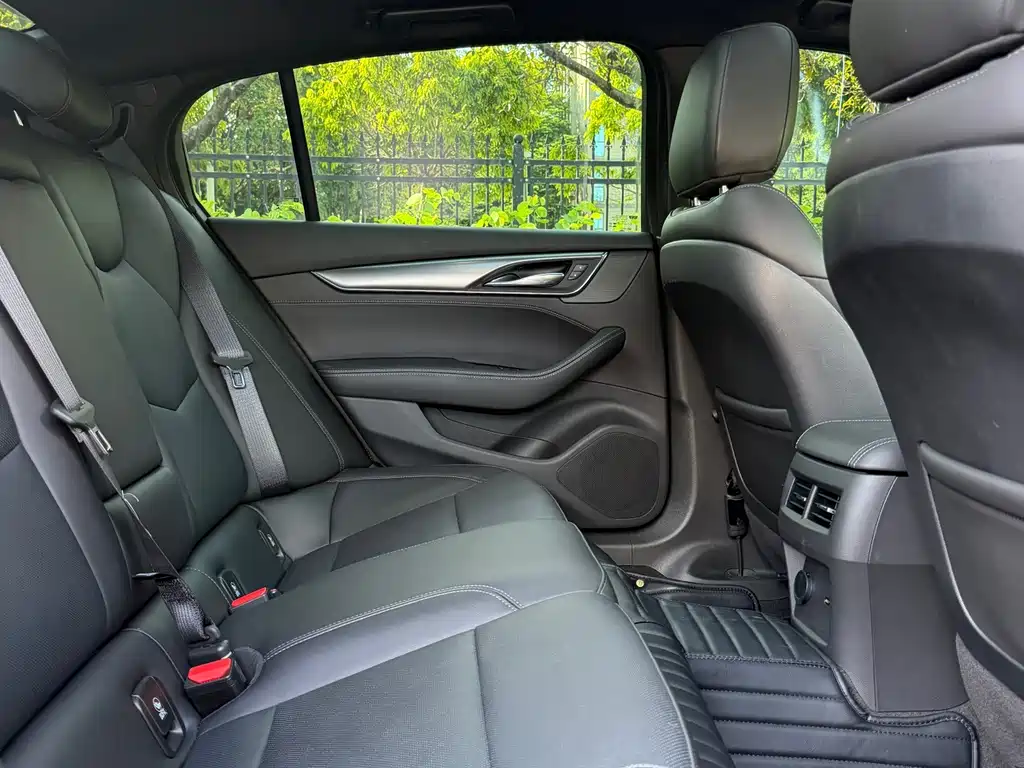 Cadillac CT5 — миниатюра 11