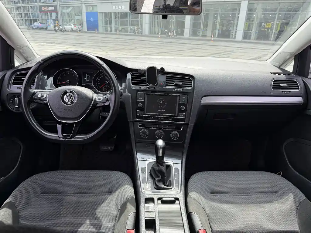 Volkswagen Golf — миниатюра 12
