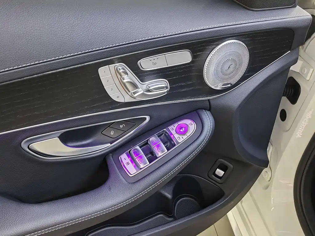 Mercedes-Benz C-Class — миниатюра 11