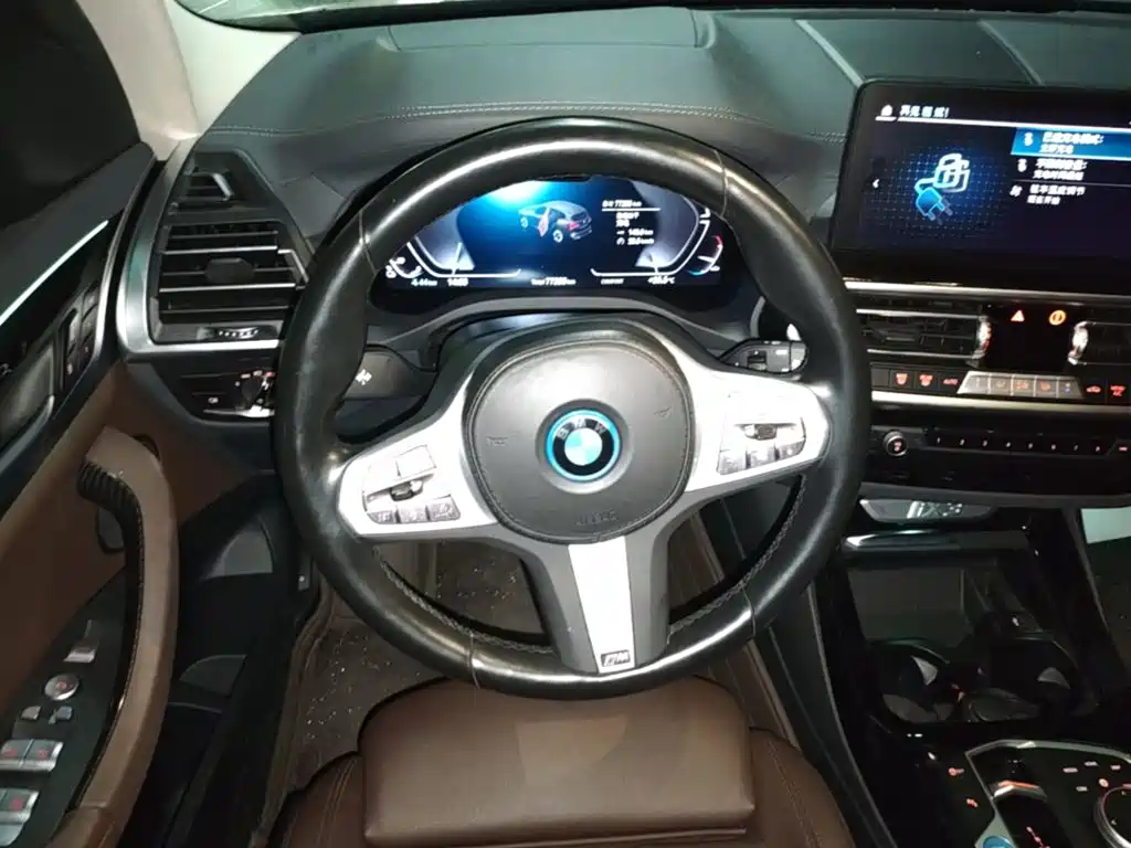 BMW iX3 — миниатюра 11