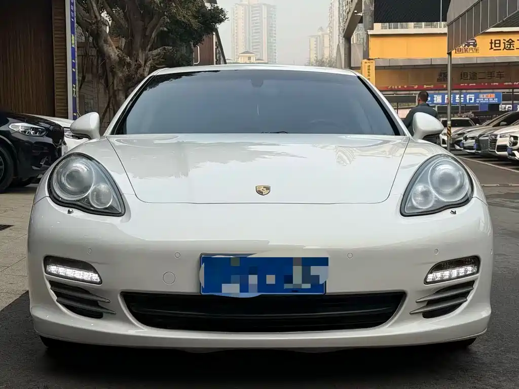 Porsche Panamera 2013 Panamera 4 Platinum Edition 3.6L