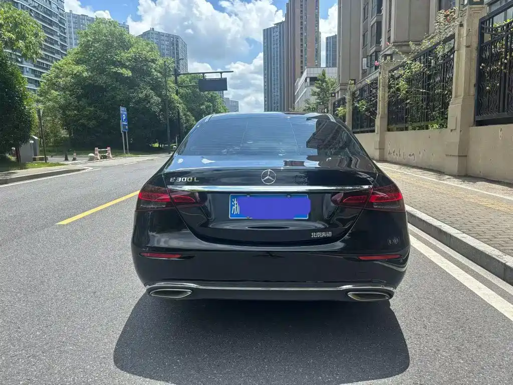 Mercedes-Benz E-Class — миниатюра 3