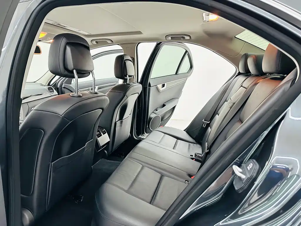 Mercedes-Benz C-Class — миниатюра 10