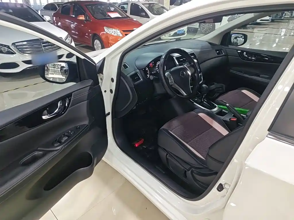 Nissan Tiida — миниатюра 16