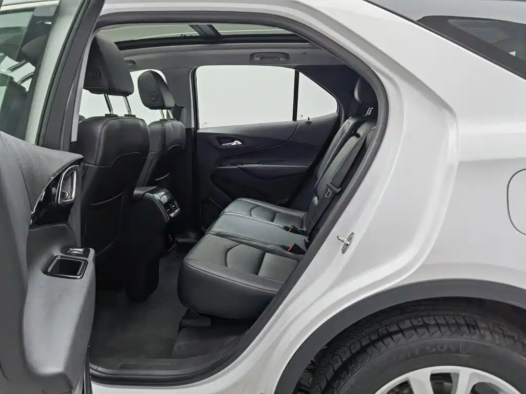 Chevrolet Equinox — миниатюра 15