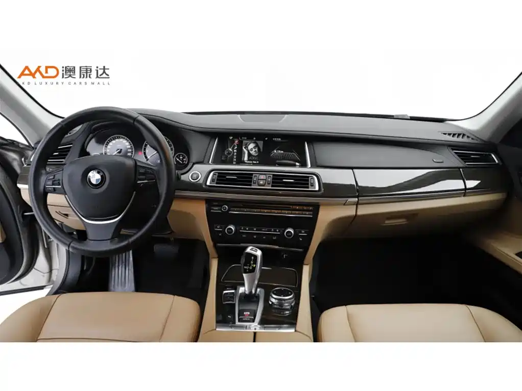 BMW 7 Series — миниатюра 5