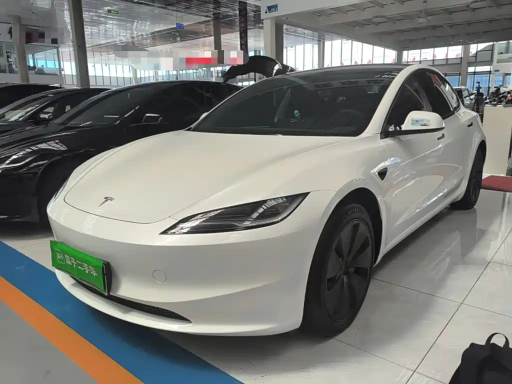 Tesla Model 3 — миниатюра 2