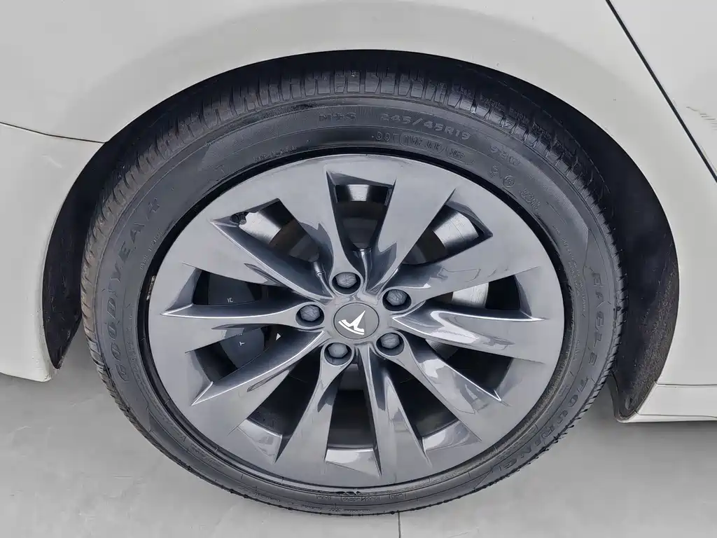 Tesla Model S — миниатюра 8