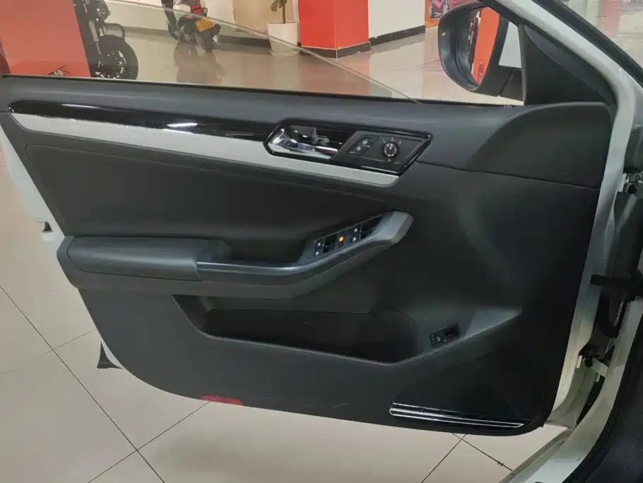Volkswagen Sagitar — миниатюра 7