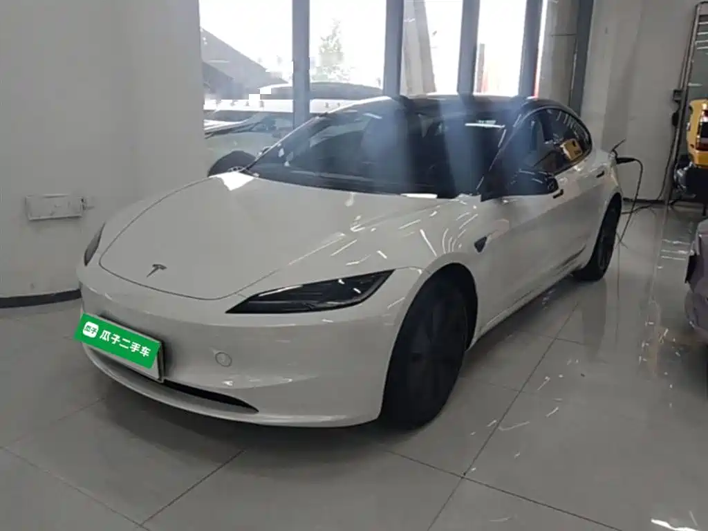 Tesla Model 3 2024