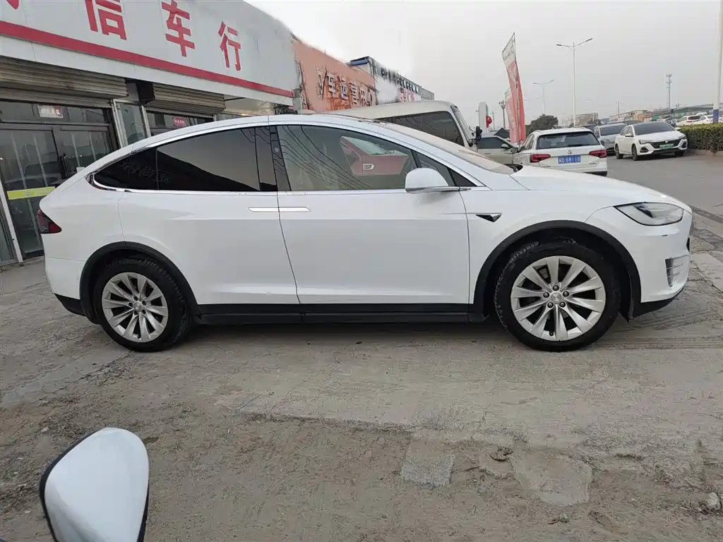 TESLA MODEL X