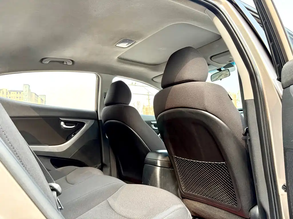 Hyundai Elantra Langdong — миниатюра 25