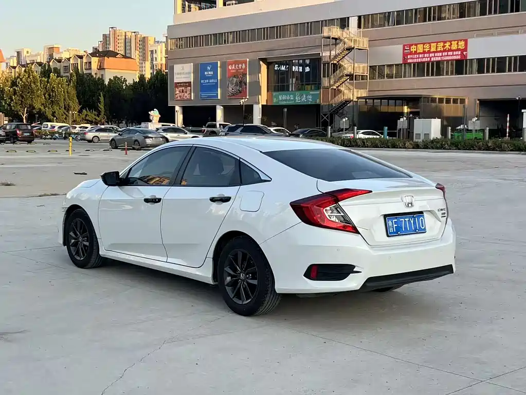 Honda Civic — миниатюра 6