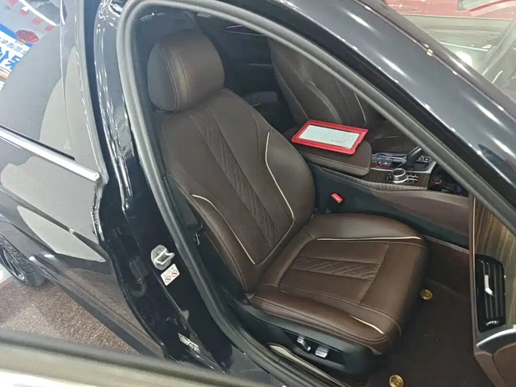 BMW 5 Series — миниатюра 25