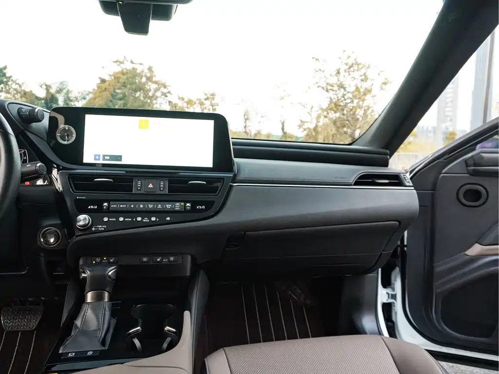 Lexus ES — миниатюра 24