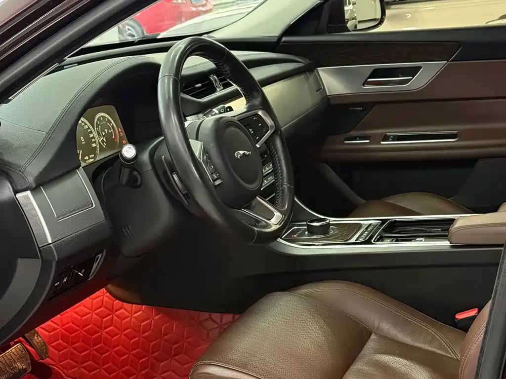 Jaguar XFL — миниатюра 7