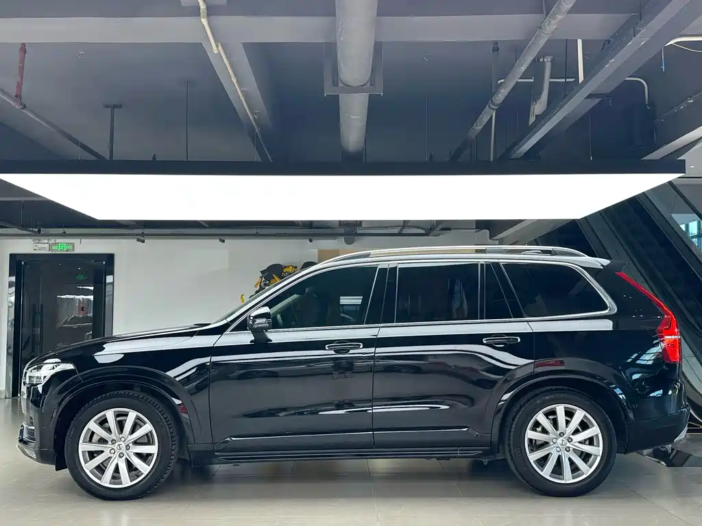 Volvo XC90 2015 T6 7 мест