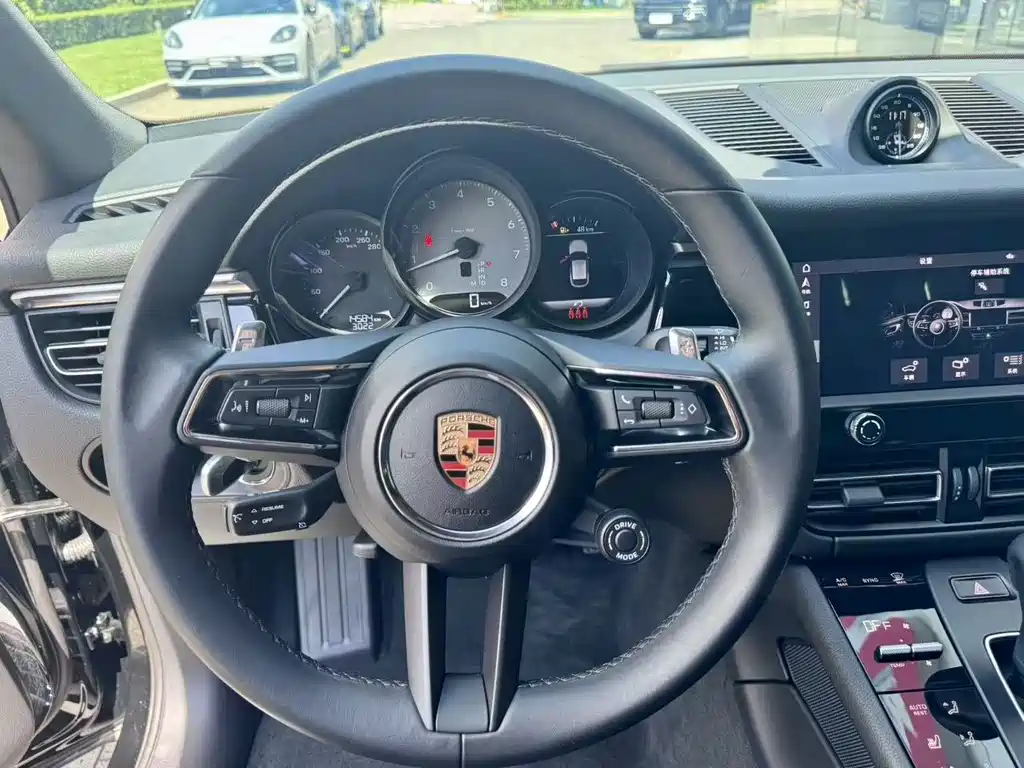 Porsche Macan — миниатюра 4