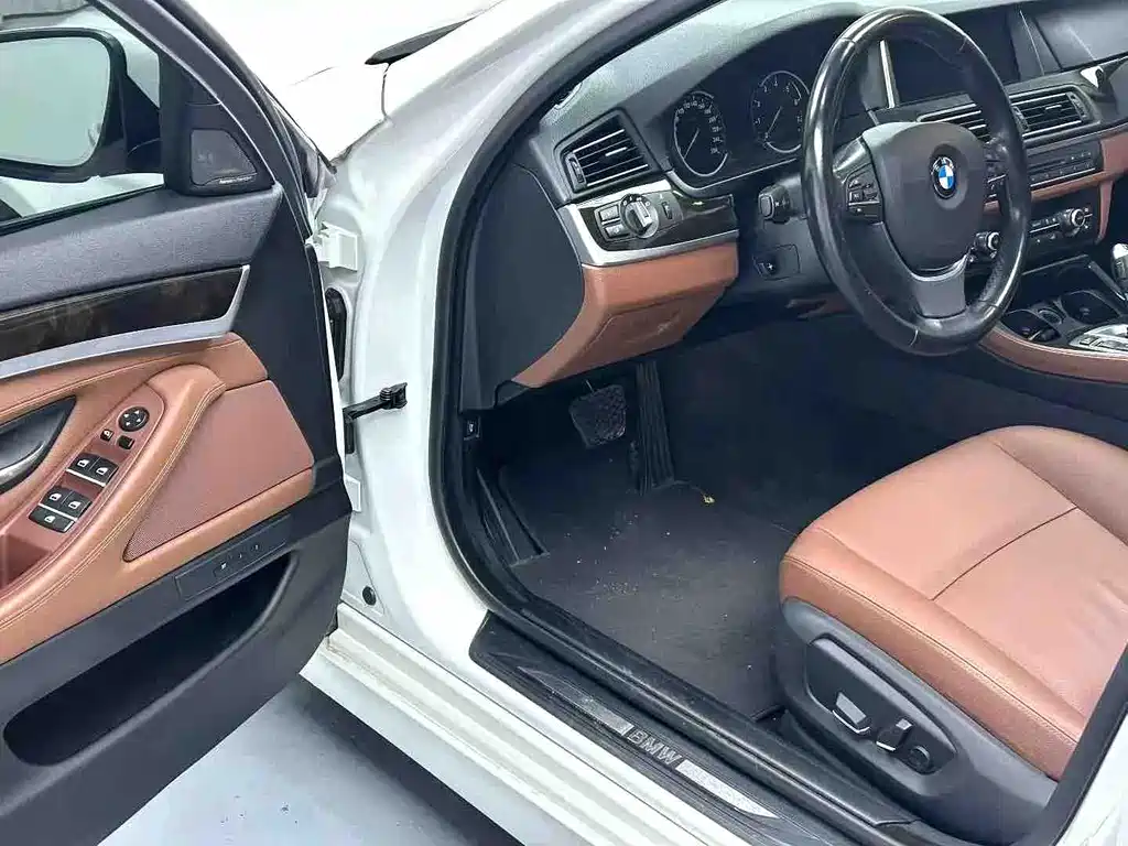 BMW 5 Series — миниатюра 6