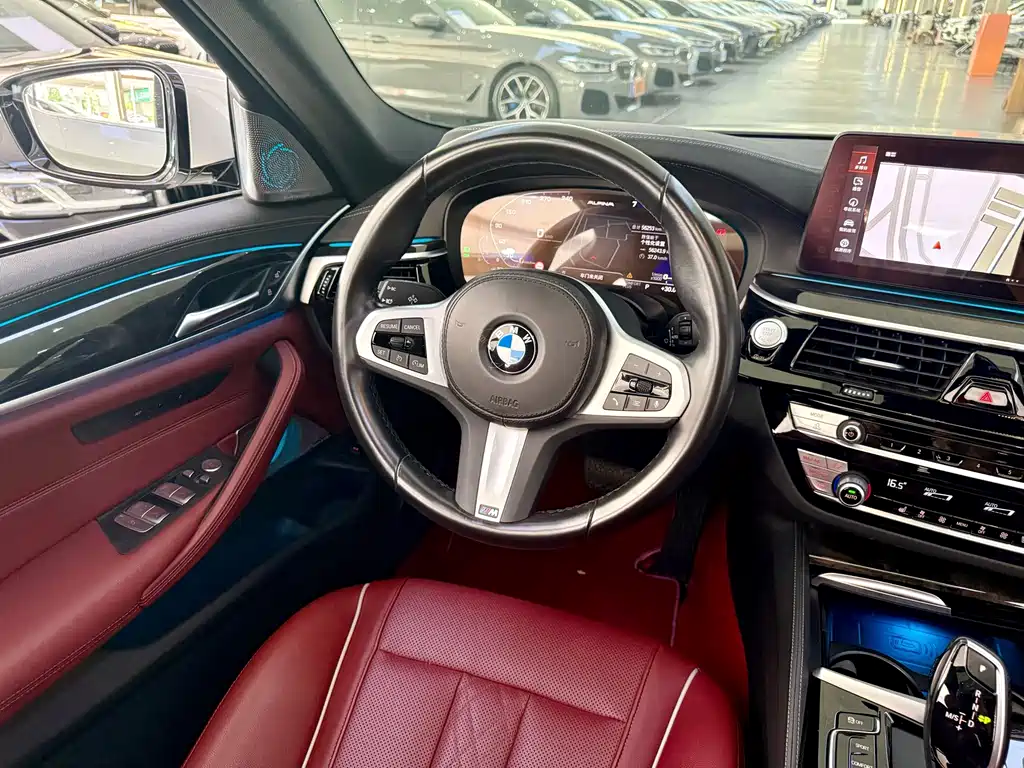 BMW 5 Series — миниатюра 11