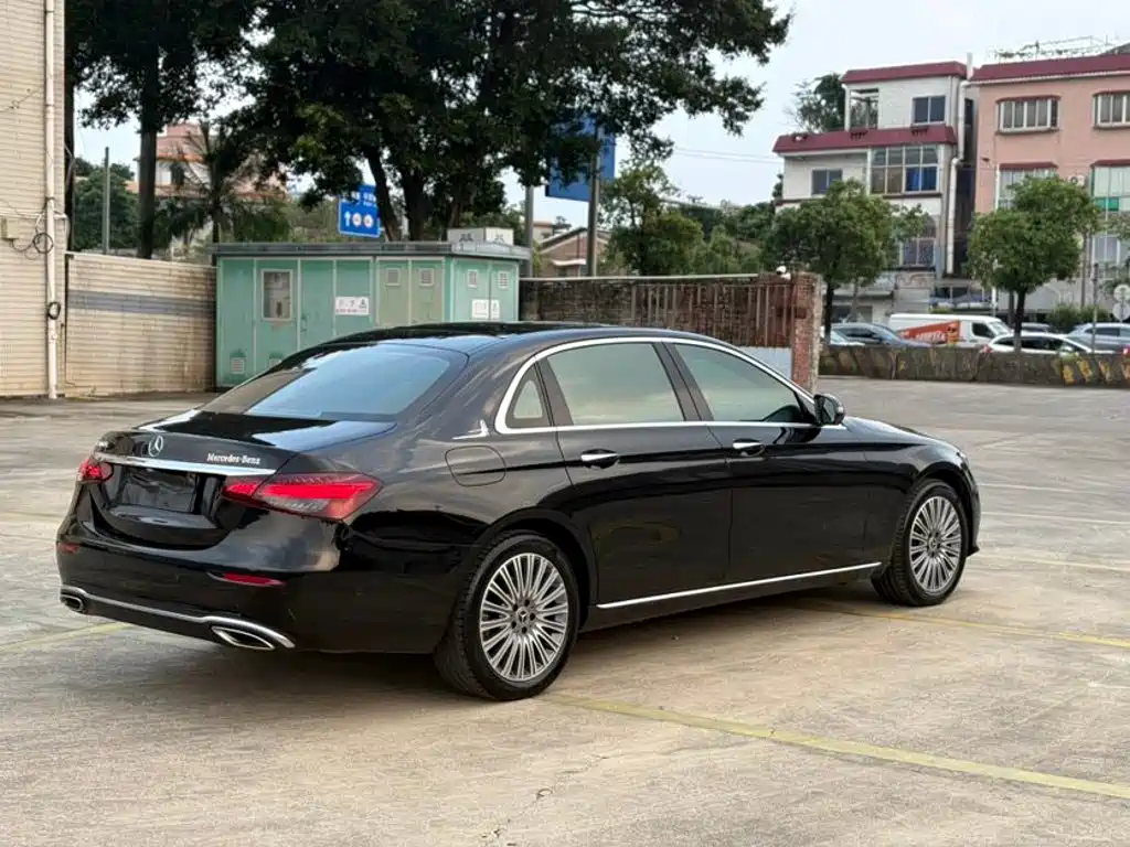 Mercedes-Benz E-Class — миниатюра 4