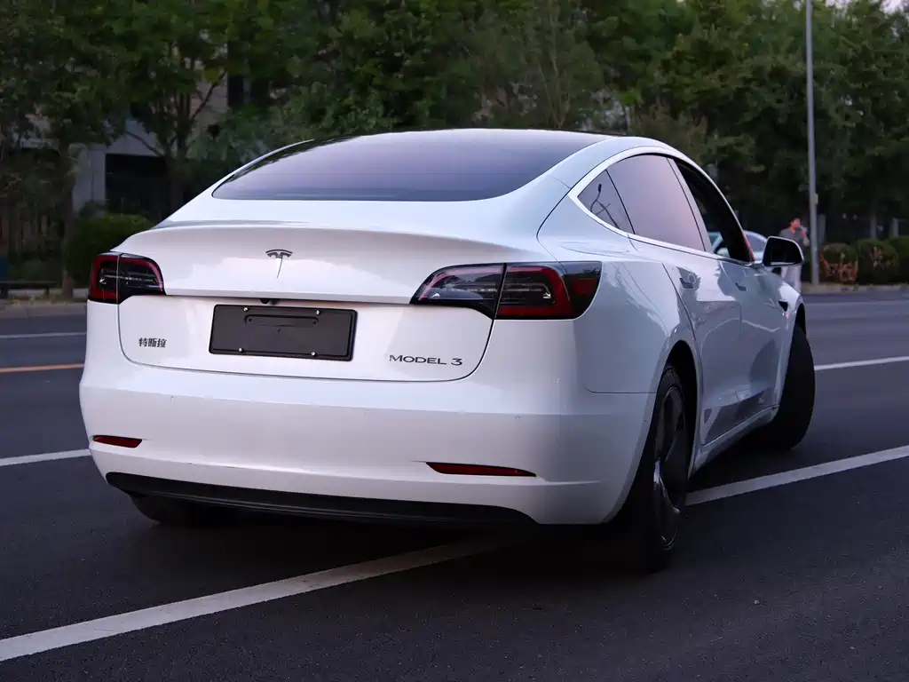Tesla Model 3 — миниатюра 9