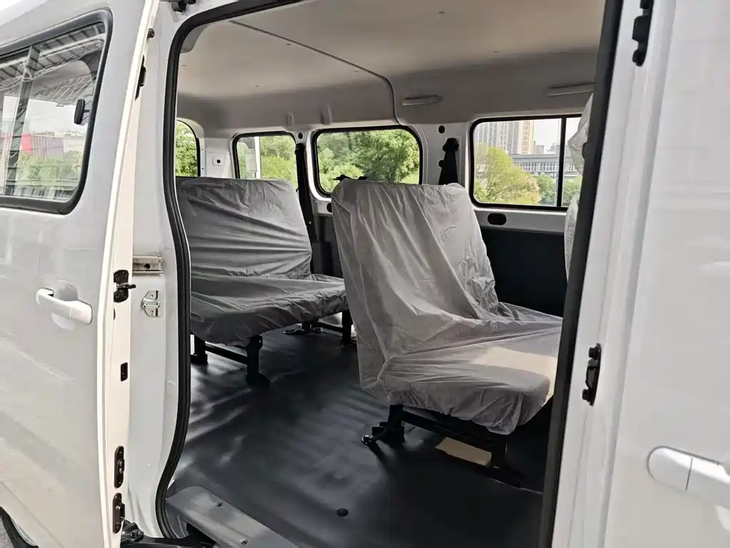 Wuling Yangguang — миниатюра 10