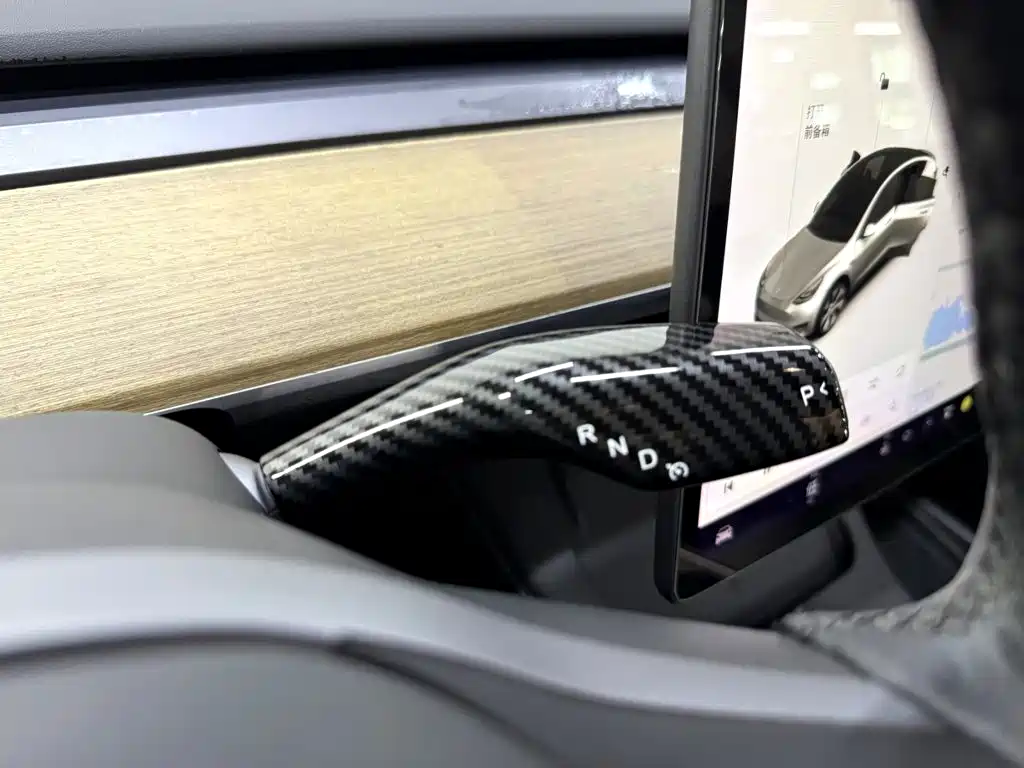 Tesla Model Y — миниатюра 14