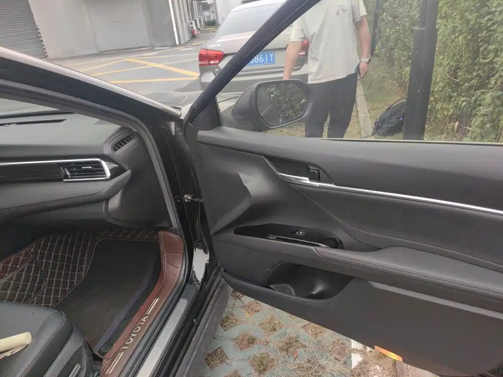 Toyota Camry — миниатюра 20