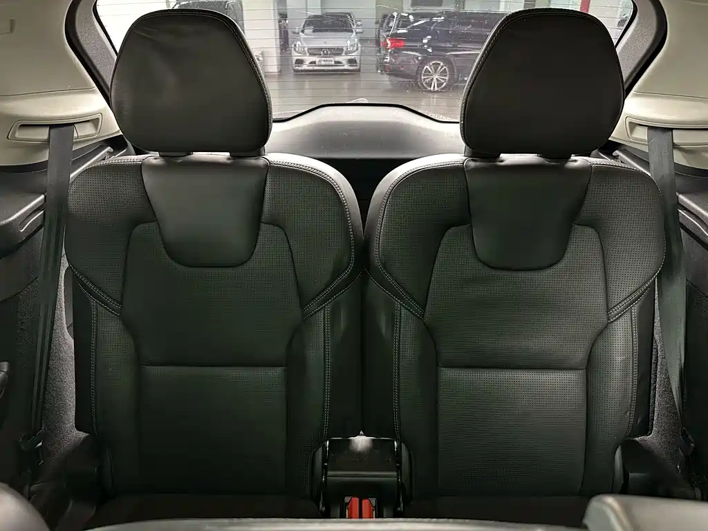 Volvo XC90 2015 T6 7 мест