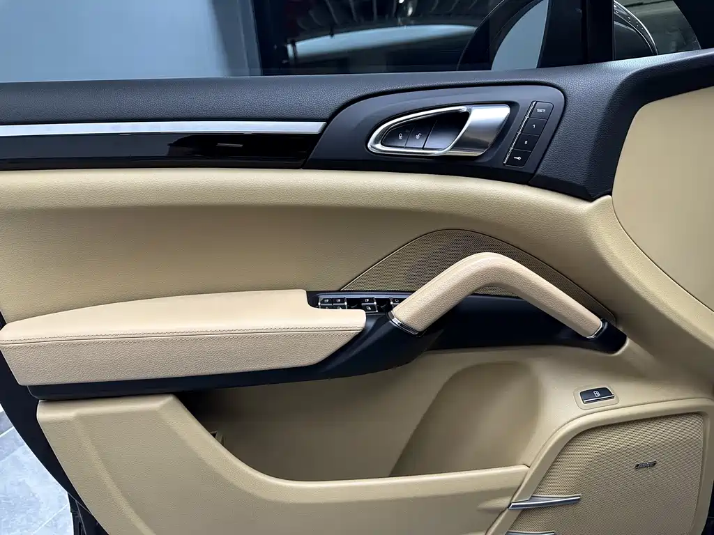 Porsche Cayenne Hybrid — миниатюра 16