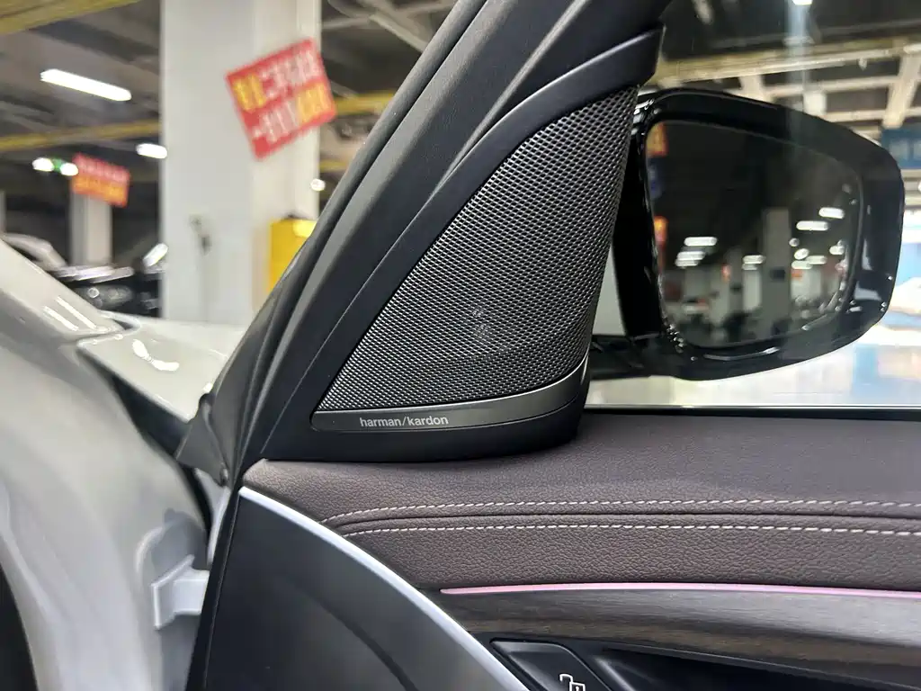 BMW 5 Series New Energy — миниатюра 5