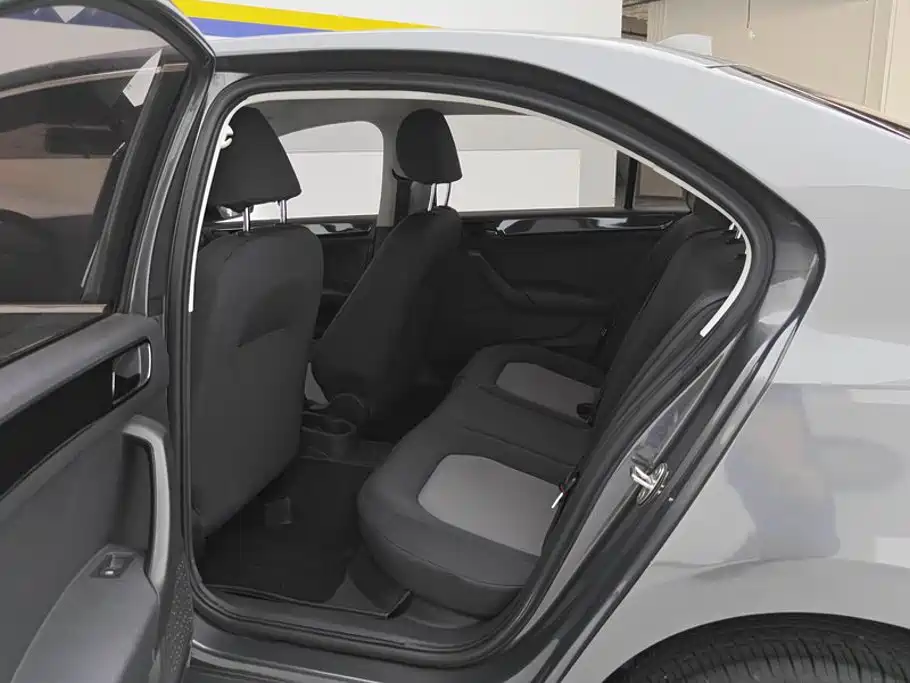 Skoda Rapid — миниатюра 11
