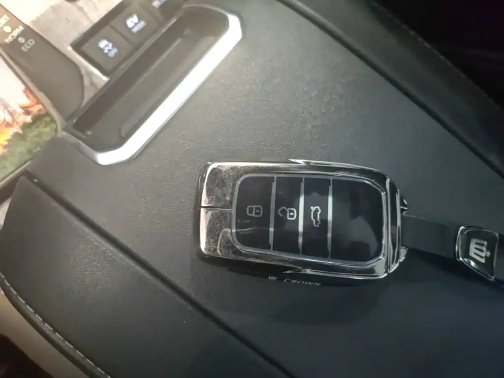 Toyota Crown Kluger — миниатюра 9