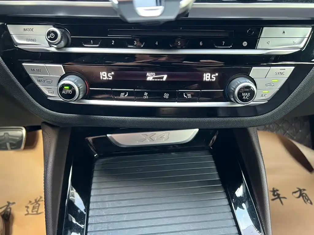 BMW X4 — миниатюра 12