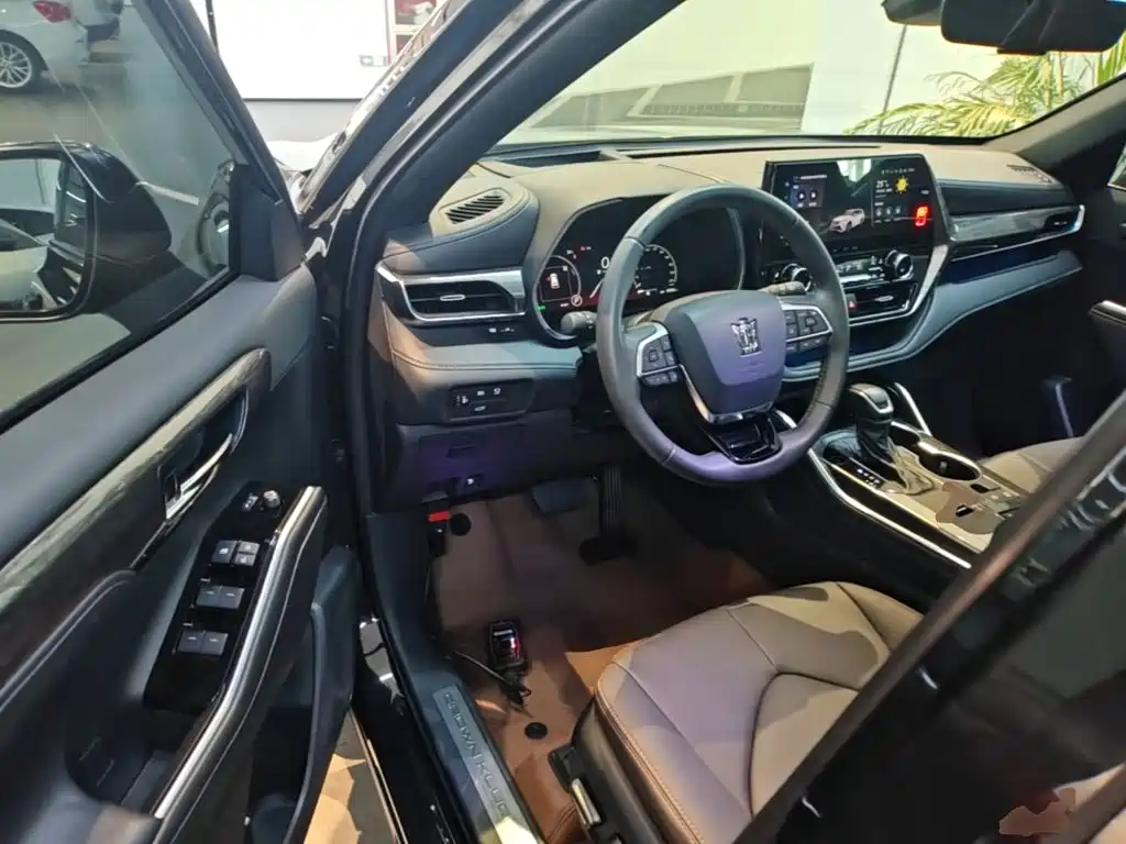 Toyota Crown Kluger — миниатюра 16