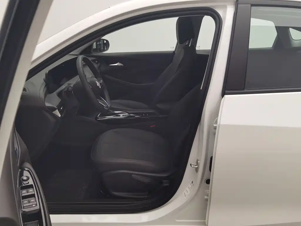 Buick Verano — миниатюра 10