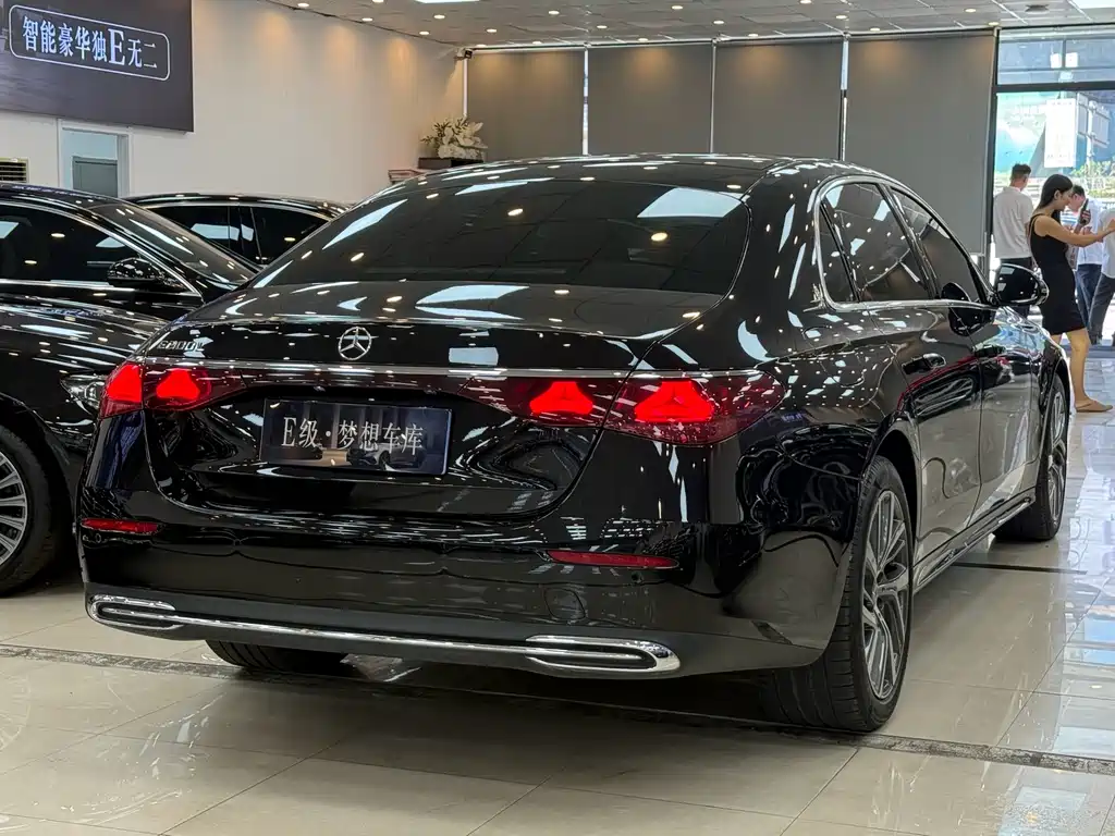 Mercedes-Benz E-Class — миниатюра 6