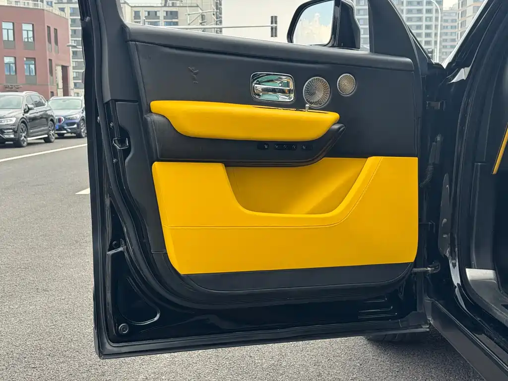 Rolls-Royce Cullinan — миниатюра 11