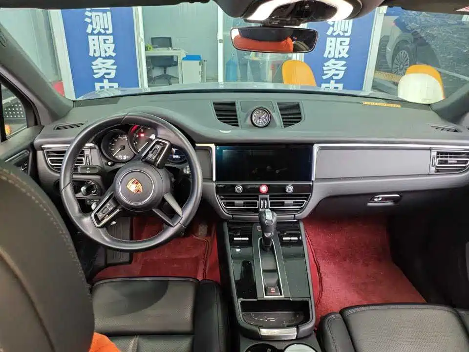 Porsche Macan — миниатюра 3