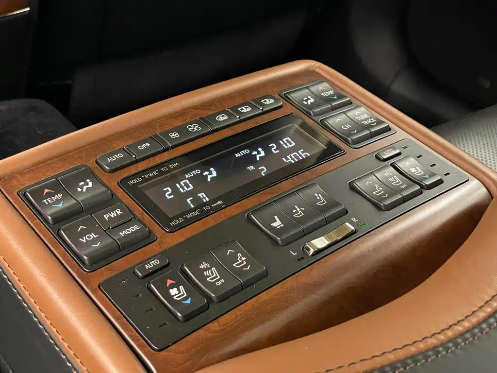 Lexus LS — миниатюра 6