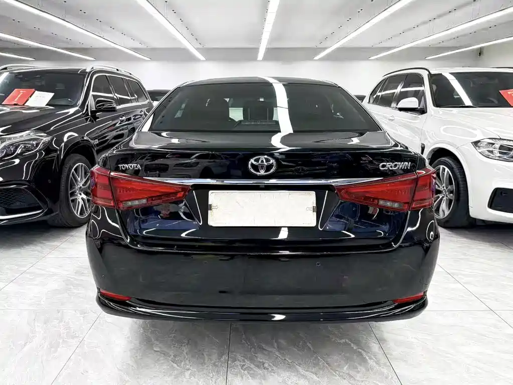 Toyota Crown — миниатюра 5