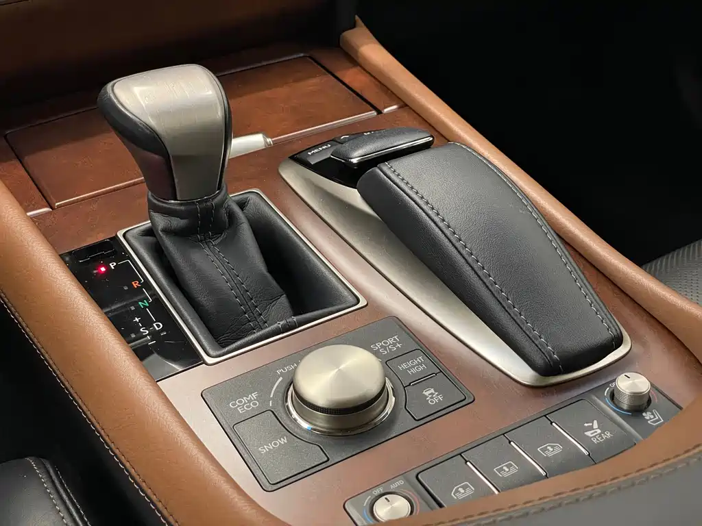 Lexus LS — миниатюра 10